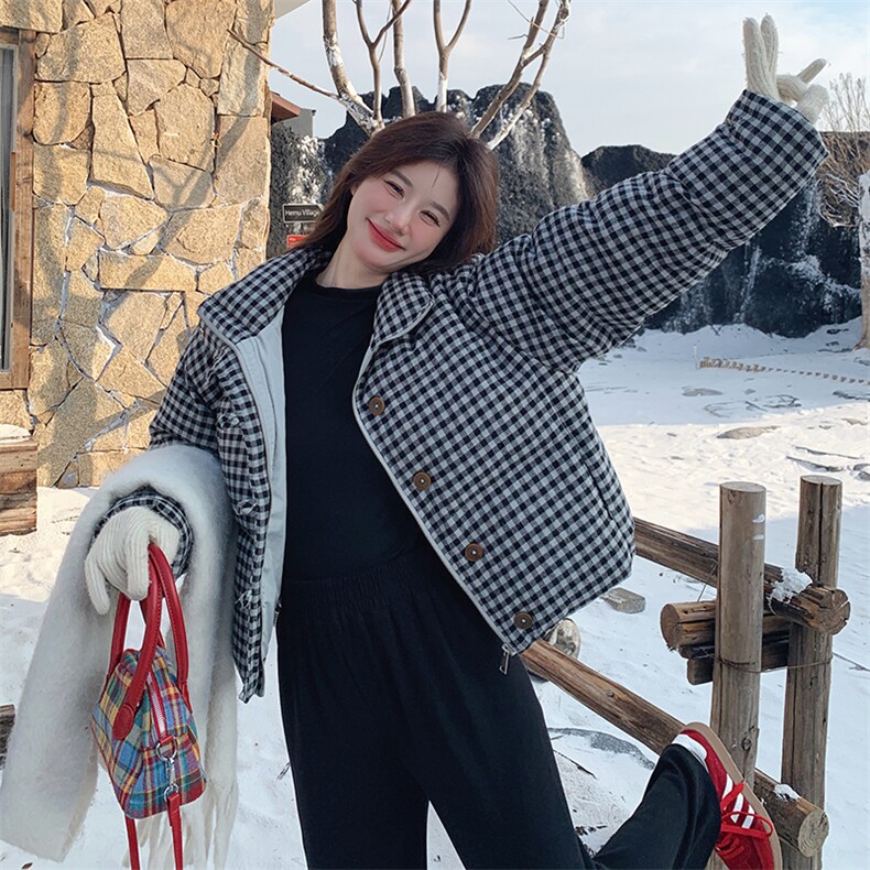 202024年冬季90白鸭绒羽绒服格子短款休闲立领胆排扣加厚,女装羽绒服,蝶眷