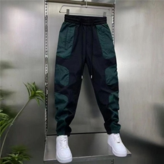 黑绿色