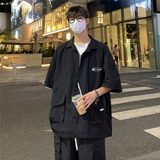 黑色