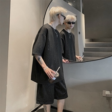 黑色