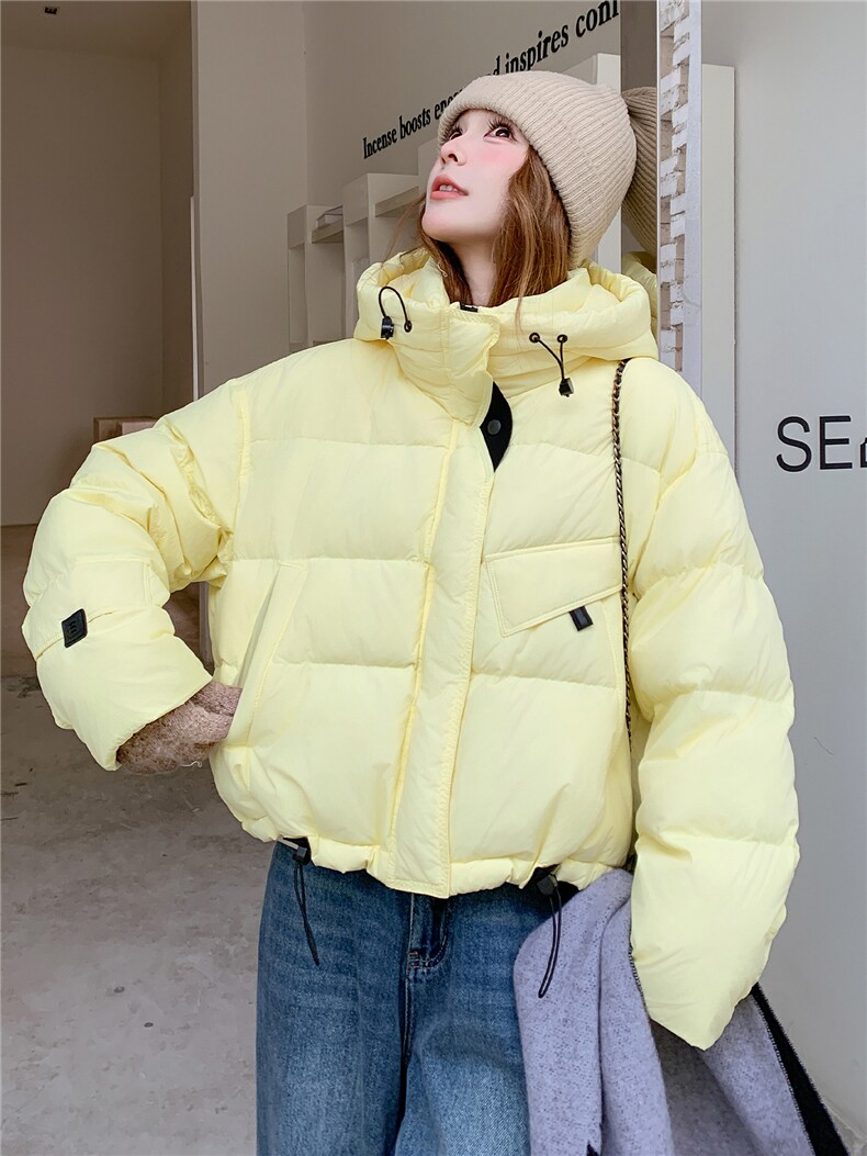 黄色今年流行超火的连帽羽绒服女2025冬季新款加厚保暖短款面包服,女装羽绒服,欣美人