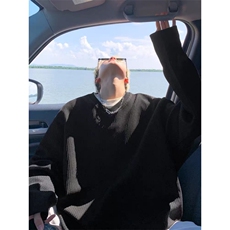 黑色