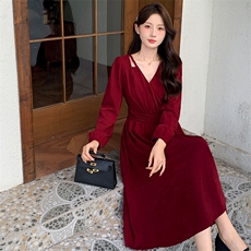 优雅气质红色长袖连衣裙女2025秋季新款收腰显瘦洋气减龄漂亮长裙，女装连衣裙，玖莱伊