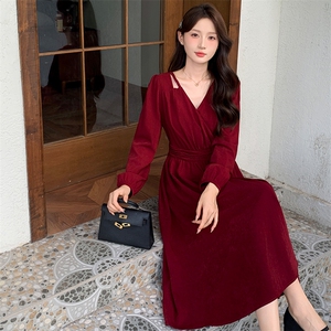 优雅气质红色长袖连衣裙女2025秋季新款收腰显瘦洋气减龄漂亮长裙图片