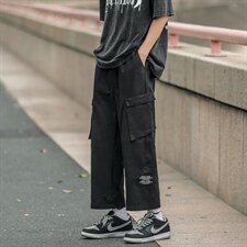黑色
