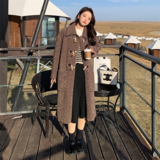 冬新款出货中巧克力色牛角扣皮毛一体羊羔毛大衣，女装羊羔毛/颗粒绒，菡迪欧娜