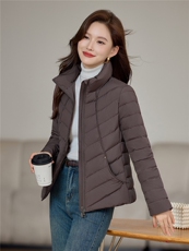 现货2025年冬季时尚休闲立领保暖羽绒服，女装羽绒服，依恋蒂丝