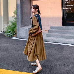 今年流行长袖连衣裙套装女2026春秋新款温柔风显瘦牛仔马甲两件套图片