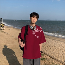 酒红色