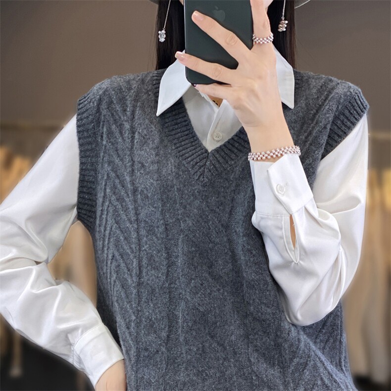 2025年秋季新款百搭女士菱形麻花V领无袖马甲,女装羊毛衫,春贝羊绒