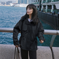 现货2021春秋新款短款风衣女浙宝292A货号L502，女装风衣，时倾STUDIO