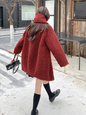 安可拉红围巾款皮毛一体羊羔毛外套女冬加厚棉服6092P225k328，女装棉衣/棉服，维壹