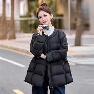 90%白鸭绒羽绒服女2025年冬季新款韩版宽松圆领加厚保暖面包服图片