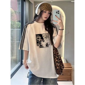 抖音得物品质二开240克宽松纯棉美式潮牌印花三条杠中性风短袖T恤图片