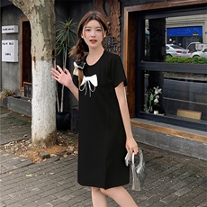 蝴蝶结钉珠体恤裙女中长款2024新款夏季休闲宽松太空棉直筒连衣裙，女装连衣裙，鑫慧
