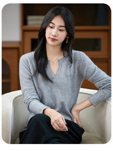 2025秋冬新款舒适百搭简约软糯时尚v领长袖打底衫，女装针织衫/毛衣，美雪羊绒