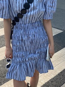 竖条纹褶皱半裙 胯大腿粗的福音 遮肉 时尚辣妹风图片