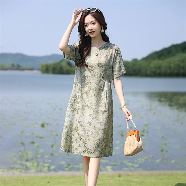 高端时尚复古盘扣碎花雪纺连衣裙女2025夏季新款洋气宽松显瘦裙子，女装连衣裙，凝聚力