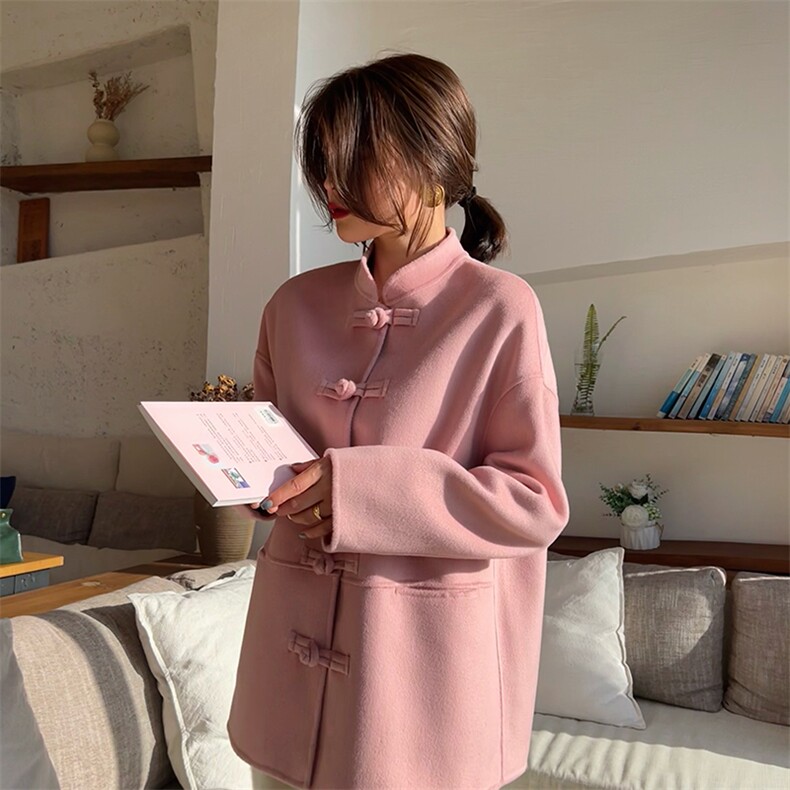 2025年夏季修身型短款常规长袖纯色单排扣新中式盘口唐装时尚百搭，女装双面呢大衣，蒙绒特