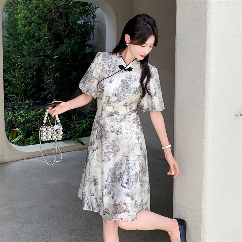 现货高级感棋牌夏季时尚衣裙气质显瘦简约大方减龄连衣裙女，女装连衣裙，韩然一族