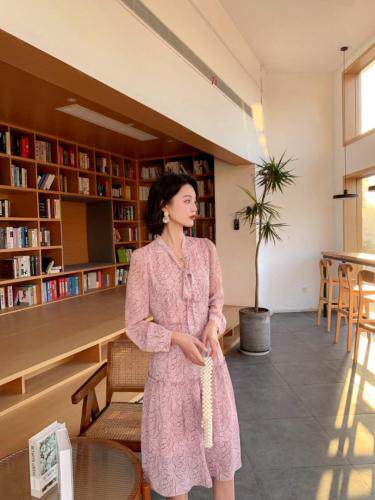 【现货】2021年春夏新品韩版时尚大方百搭连衣裙，女装连衣裙，荷塘月色