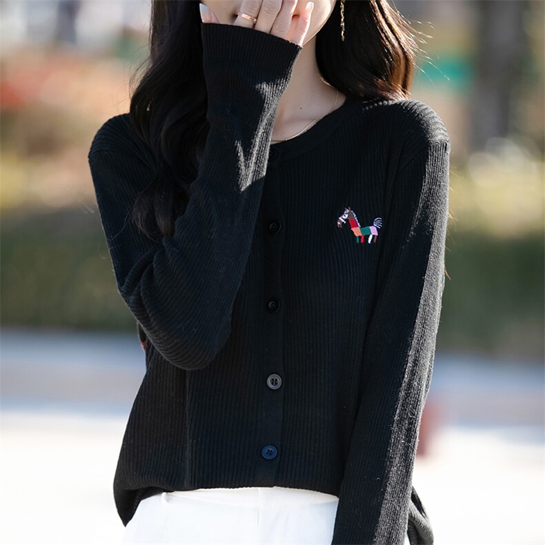 春秋精纺羊毛针织开衫女圆领坑条小马刺绣毛衣高级感宽松外套上衣,针织衫/毛衣,佳绒包芯纱店