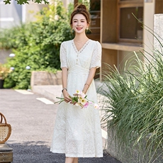 2025年夏季新款蕾丝花边拼接修身连衣裙女，女装连衣裙，美沁