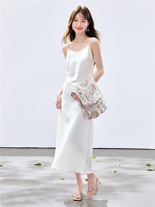 夏季新款现货!2026新中式小清新刺绣马甲+珍珠吊带连衣裙套装女图片