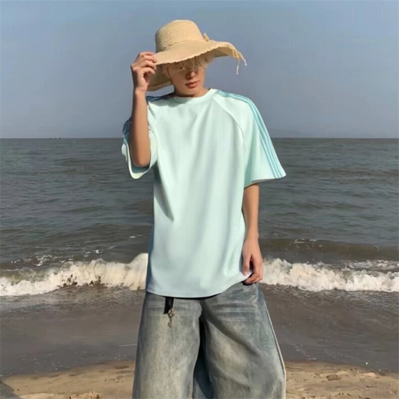 抖音得物品质二开240克宽松纯棉美式潮牌印花三条杠中性风短袖T恤,男装T恤,电商A486
