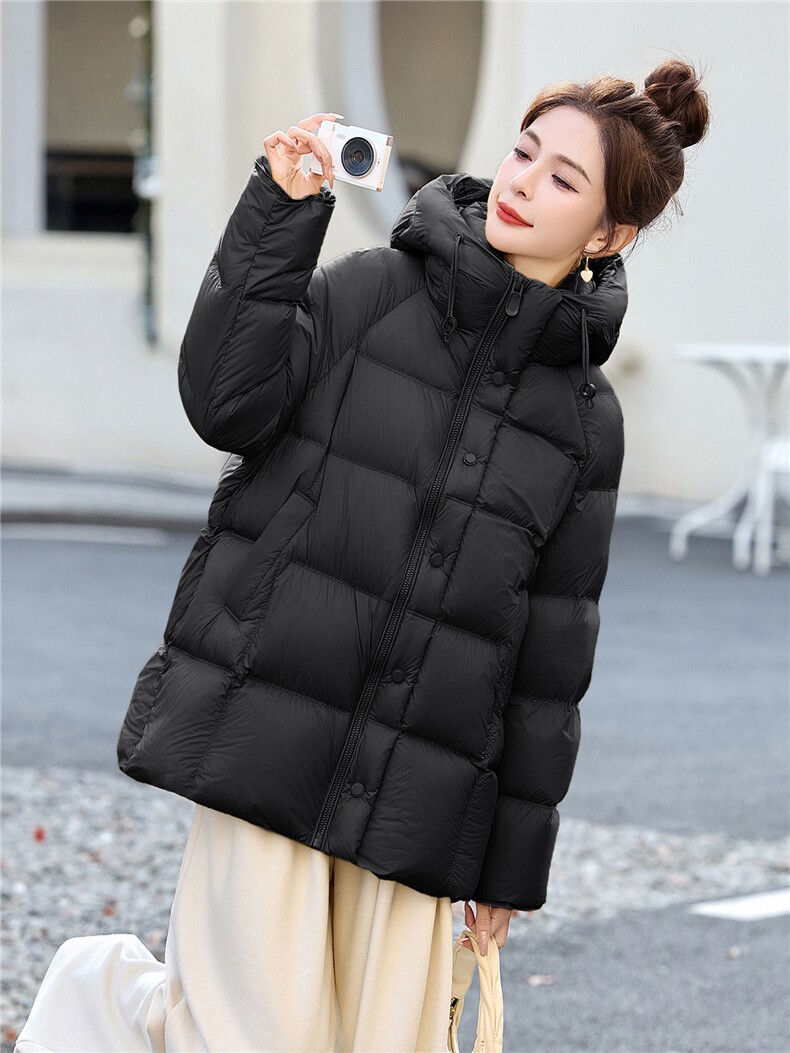 2025冬装新款简约时尚休闲中长款连帽羽绒服,女装羽绒服,美沁