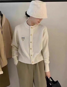 春季新款女士舒适高级感经典圆领打底衫图片