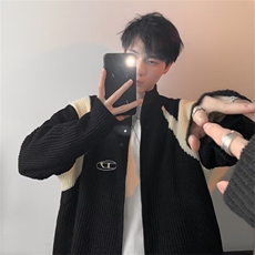 黑色