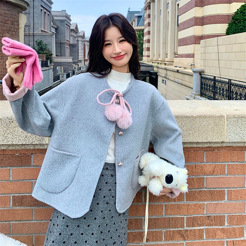 轻熟风毛呢外套女2025冬季短款圆领双排扣毛球装饰气质韩式风上衣,女装短外套,2C108