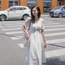 蓝色中长款2025新款收腰短袖连衣裙夏季过膝v领气质显瘦a字裙子女，女装连衣裙，梦懿尔