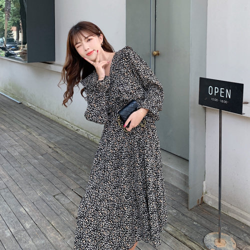 2021秋季新款韩版女装优雅小V领好看的长袖碎花雪纺连衣裙