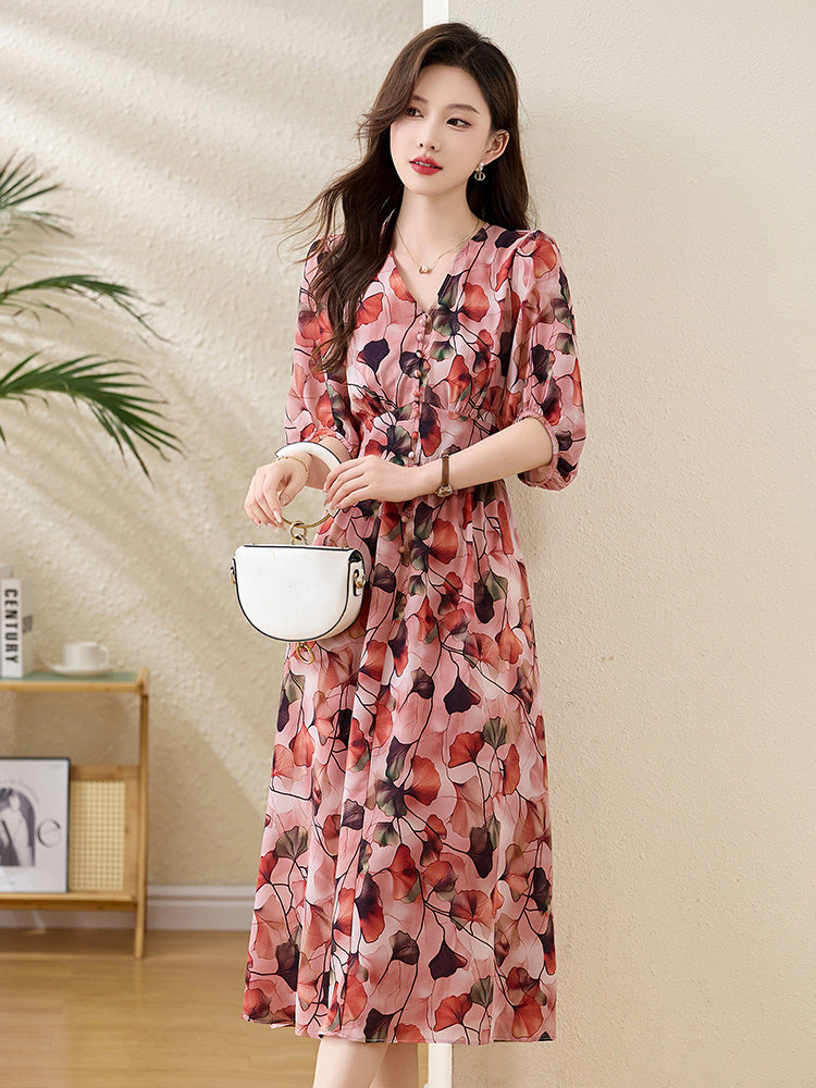 高级感印花中袖连衣裙女2025夏季新款松紧收腰显瘦V领气质长裙子,女装连衣裙,臻衣坊