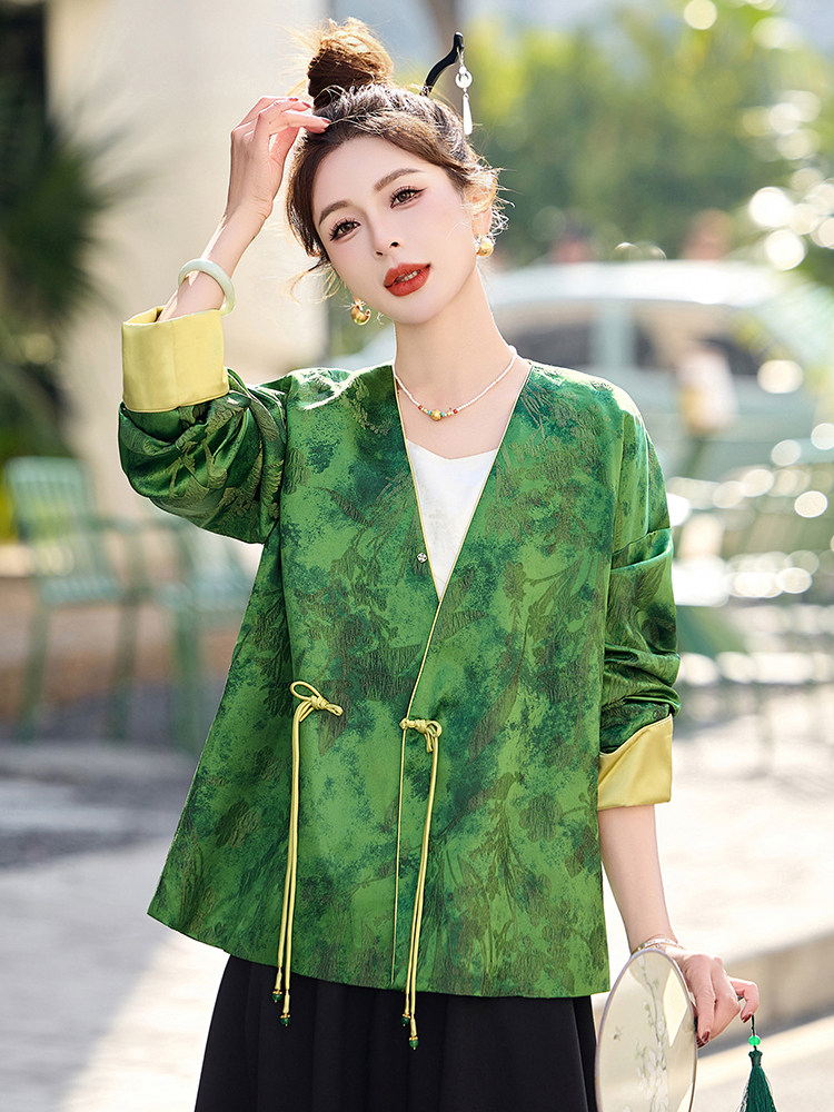 新中式提花改良版绿色外套女2025春秋轻奢高级感宽松V领开衫上衣,女装短外套,艾仟回(原伊仟回)
