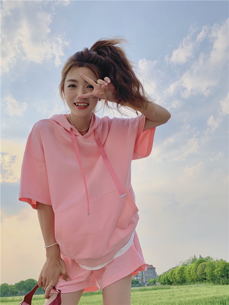独特运动风休闲穿搭粉色短袖套装女夏2025新款超火好看短裤两件套,女装套装/套裙,2D009