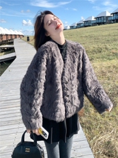 灰色羊羔毛外套女冬季小个子高级感穿搭时尚洋气短款皮毛一体大衣，女装皮草，欣美人