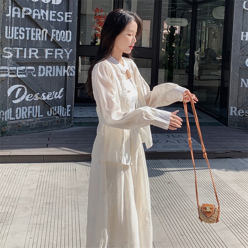 新中式刺绣气质国风白色连衣裙套装女2024夏季新款盘扣收腰三件套,女装套装/套裙,诺蝶