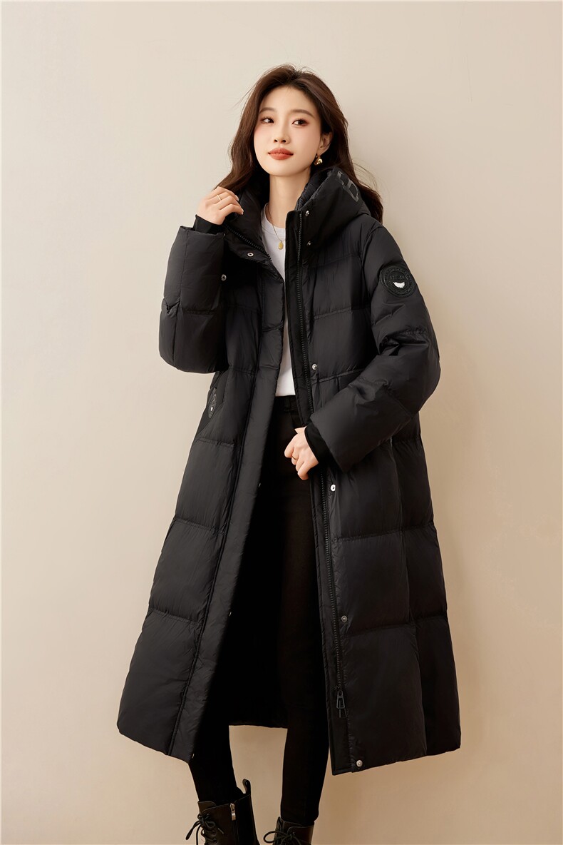 黑金长款过膝羽绒服女2024年冬季新款时尚潮流90白鸭绒连帽外套,女装羽绒服,辉之琳