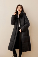 黑金长款过膝羽绒服女2024年冬季新款时尚潮流90白鸭绒连帽外套，女装羽绒服，辉之琳