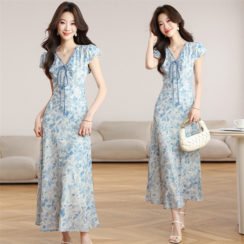 现货法式气质短袖碎花连衣裙女夏温柔绝美小个子漂亮V领长裙子，女装连衣裙，韩蔻秀