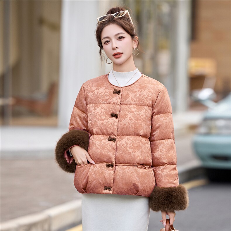 新中式提花羽绒服女2026冬季新款仿真狐狸毛90白鸭绒短外套女,女装羽绒服,姿衣坊