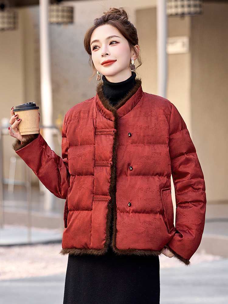 新中式G风羽绒服女2025冬新款今年流行独特漂亮短款红色盘扣外套,女装羽绒服,伊仟回