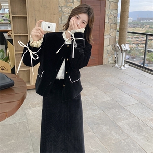 现货法式小香风丝绒套装裙女2025年新款蝴蝶结短外套半身裙两件套图片