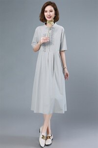 2021夏季新款简约休闲舒适气质刺绣棉麻连衣裙图片