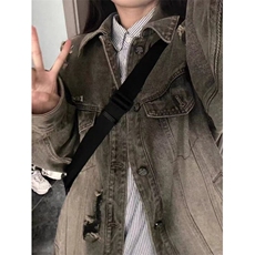 黑灰色