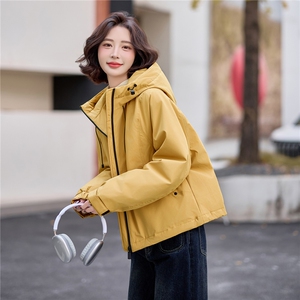 爆《2025冬季新款连帽90绒冲锋衣短款羽绒服休闲时尚，简约大气》图片