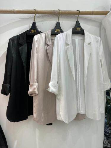 流金岁月醋酸西装外套 这件套装真的是从风格和款式上相当讨巧，女装西装，蓝衣可